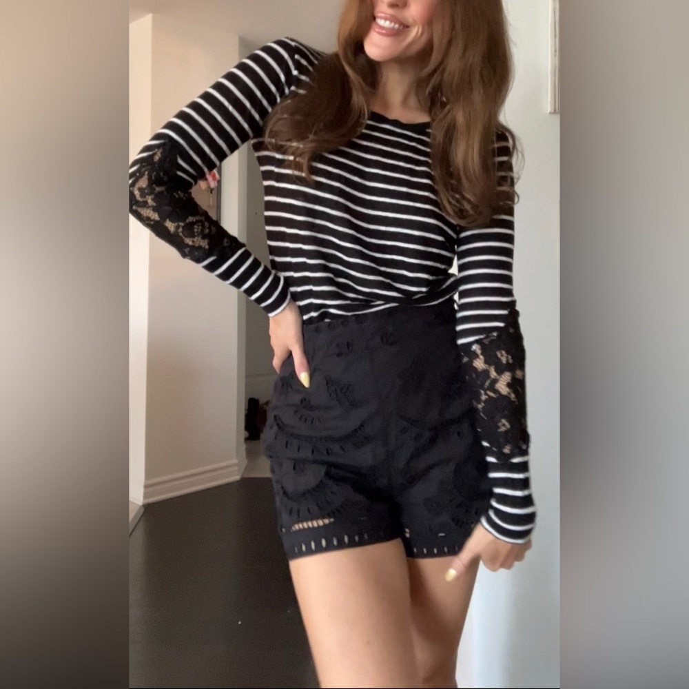 Long sleeves lace t-shirt​
